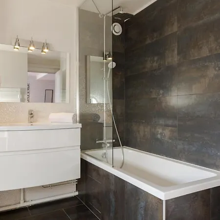 Готель The Originals City, Au Relais Saint-eloi, 3*